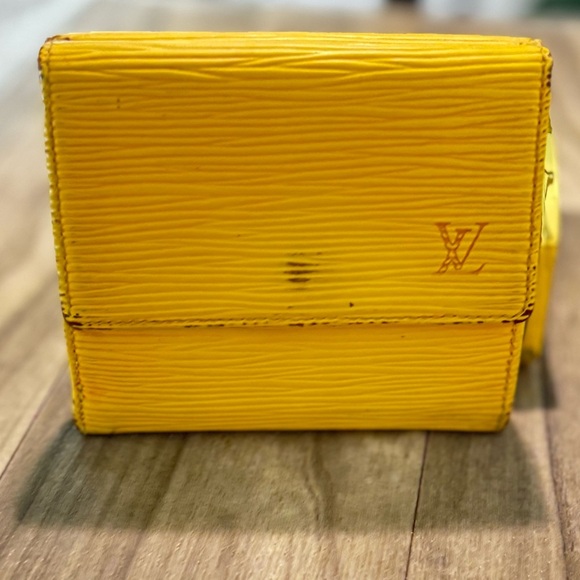 Louis Vuitton Iconic Yellow & Purple Epi Wallet! - Picture 2 of 8